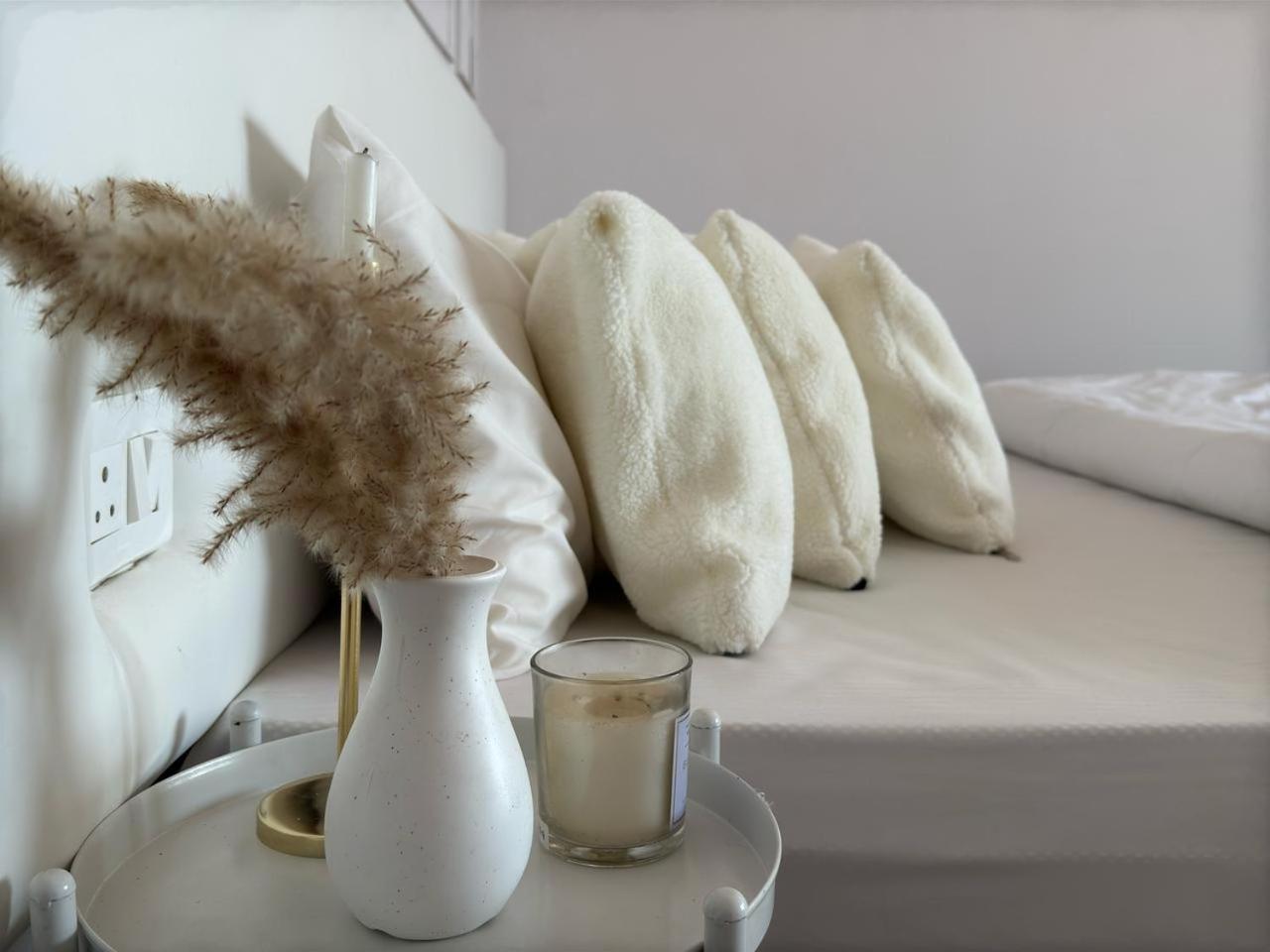 Exstasy Stays - Bathtub Rooms & Cafe - Your Romantic & Cozy Getaway - Thhpsociety - Mukteshwar Kültér fotó